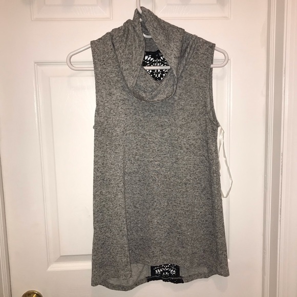 Gray sleeveless turtleneck with beautiful lace - Picture 1 of 3